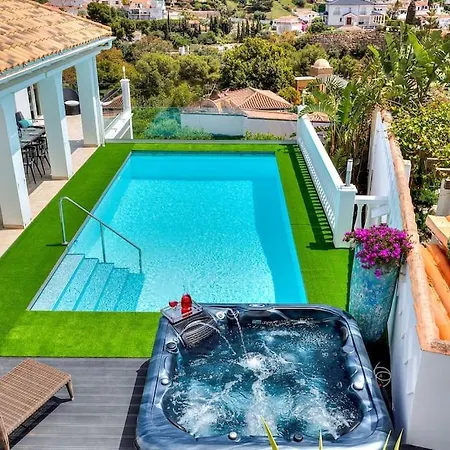 Intermezzo - Jacuzzi, Salt Water Pool&bbq Villa