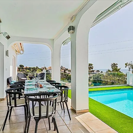 Intermezzo - Jacuzzi, Salt Water Pool&bbq Villa