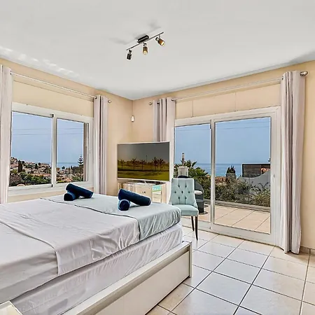 Villa Intermezzo - Jacuzzi, Salt Water Pool&bbq Fuengirola