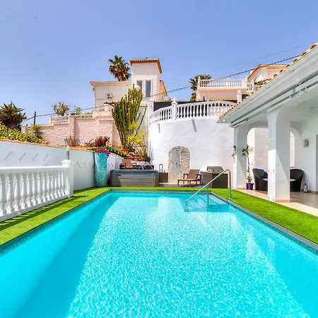 Intermezzo - Jacuzzi, Salt Water Pool&bbq Villa *