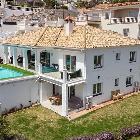 Intermezzo - Jacuzzi, Salt Water Pool&bbq Villa *