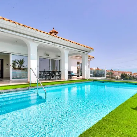 Intermezzo - Jacuzzi, Salt Water Pool&bbq Villa *