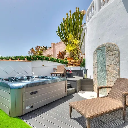 Intermezzo - Jacuzzi, Salt Water Pool&bbq Villa *